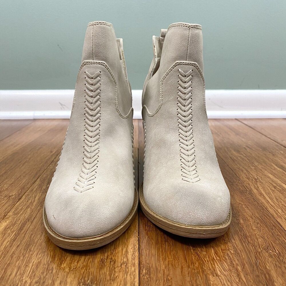 Daisy Fuentes Faux Leather Ankle Boots Slip On Stitched Womens 7.5M Tan Western - Picture 2 of 11